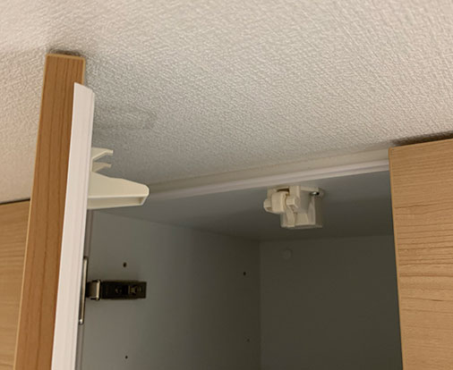 地震対策ラッチ（扉キャッチ機構）